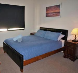 Ένα ή περισσότερα κρεβάτια σε δωμάτιο στο The Ningaloo breeze villa 5
