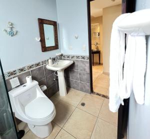 Koupelna v ubytování BEACHFRONT Condo Bahia Encantada L1 Jaco Beach