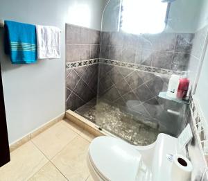 Koupelna v ubytování BEACHFRONT Condo Bahia Encantada L1 Jaco Beach