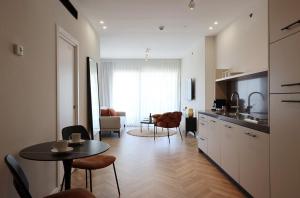 Η κουζίνα ή μικρή κουζίνα στο Play Hatzuk Beach