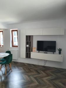 TV a/nebo společenská místnost v ubytování Iris Vivo Mall 2 + 29 fotografií