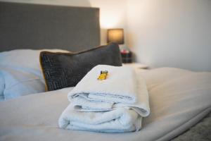 Ein Bett oder Betten in einem Zimmer der Unterkunft Hotel in Herrenhausen