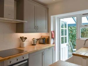 A kitchen or kitchenette at The Old Lyme Brewhouse