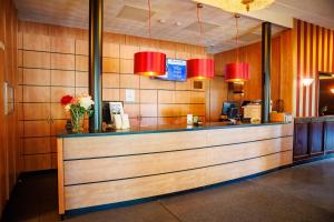Příslušenství pro přípravu čaje a kávy v ubytování Bastion Hotel Apeldoorn Het Loo