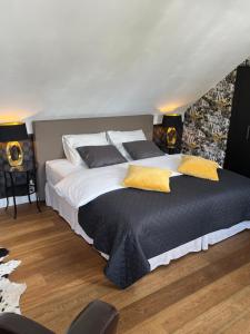 Postel nebo postele na pokoji v ubytování Rooftop terrace suite
