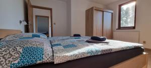 Posteľ alebo postele v izbe v ubytovaní Apartmány Adieu 2