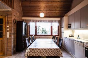 Kuchyň nebo kuchyňský kout v ubytování Lomakulkuri Apartments