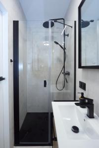 Kúpeľňa v ubytovaní Apartament "Powoli" z darmowym parkingiem + 31 fotografií