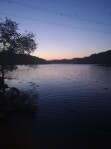 Fotografia z galérie ubytovania L'Essenciel du lac II, accès lac, piscine ouverte 31Mai au 15 sept v destinácii Éguzon-Chantôme