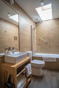 Koupelna v ubytování Palafito Loft + 37 fotografií