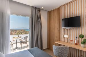 Televízia a/alebo spoločenská miestnosť v ubytovaní Ammolofos Luxury Apartment & suites