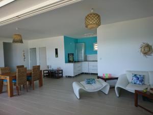 Posezení v ubytování VILLA CARAIBES vue mer exceptionnelle + 23 fotografií