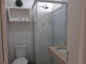 ห้องน้ำของ FlatStudio05 em condomínio residencial na Nova Betânia