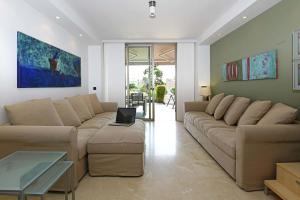 A seating area at Villa Blue Marlin 4