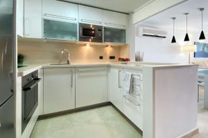 A kitchen or kitchenette at Villa Blue Marlin 4