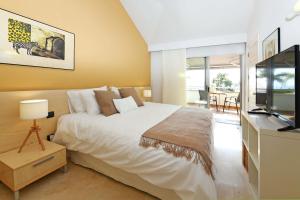 A television and/or entertainment centre at Villa Blue Marlin 4