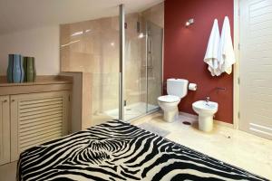 A bathroom at Villa Blue Marlin 4