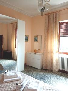 a bathroom with a mirror and a sink and a tub at B&B BORGHI in Poppi