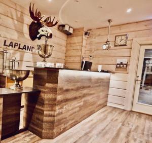 Vestibiulis arba registratūra apgyvendinimo įstaigoje Lapland Lodge