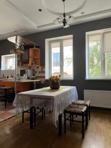 Køkken eller tekøkken på Casa Centru Chișinău