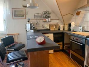 a kitchen with a counter with a clock on it at Vintage Apartment Wolf 