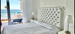 Posteľ alebo postele v izbe v ubytovaní MI CAPRICHO A16 Beachfront Apartment