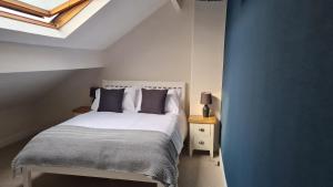 a bedroom with a bed and a window at Brylie House, Large Central family home in Skipton
