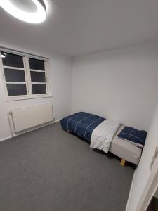 Katil atau katil-katil dalam bilik di Stuelejlighed med have og overdækket terrasse