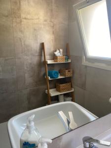 a bathroom with a tub and a sink and a window at Apartamento Costa Brava in L'Estartit