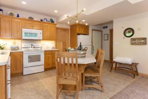 a kitchen with a table and chairs in a room at Woodland Legacy-Escape to unwind in Mount Vernon