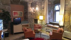 TV a/nebo společenská místnost v ubytování Hotel Goldener Anker