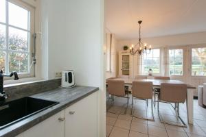 Η κουζίνα ή μικρή κουζίνα στο Vakantiehuis Schanszicht +10 φωτογραφίες