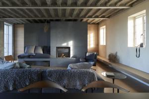 Area tempat duduk di Ps1 Dungeness by Bloom Stays