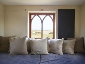 Area tempat duduk di Ps1 Dungeness by Bloom Stays