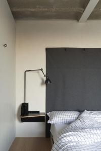 Tempat tidur dalam kamar di Ps1 Dungeness by Bloom Stays