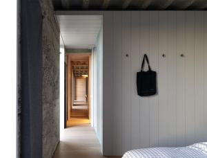 Tempat tidur dalam kamar di Ps1 Dungeness by Bloom Stays