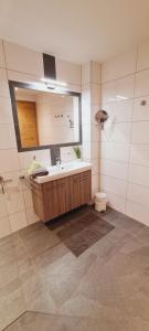 A kitchen or kitchenette at Apart Alpenflair