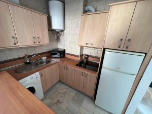 Kuchyňa alebo kuchynka v ubytovaní Genuar Apartments Málaga Center 3 + 12 fotografií