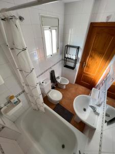 Kúpeľňa v ubytovaní Genuar Apartments Málaga Center 3