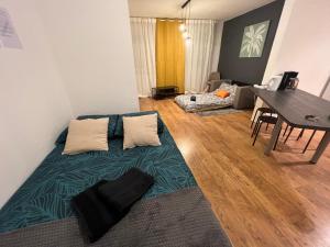Łóżko lub łóżka w pokoju w obiekcie Mon Palmier Grand Appartement Parking Un-Séjour-à-Part