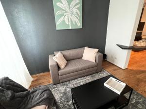 Część wypoczynkowa w obiekcie Mon Palmier Grand Appartement Parking Un-Séjour-à-Part