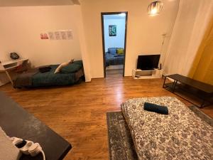 Telewizja i/lub zestaw kina domowego w obiekcie Mon Palmier Grand Appartement Parking Un-Séjour-à-Part