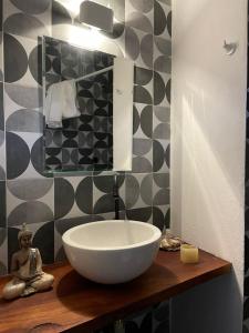Un baño de Hotel Lunazul In Costa Esmeralda