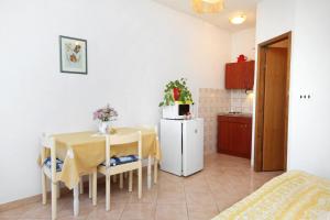Kuchyň nebo kuchyňský kout v ubytování Apartments with a parking space Privlaka, Zadar - 667 + 19 fotografií