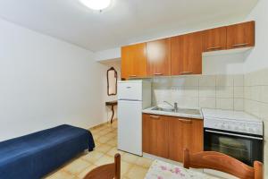 Kuchyň nebo kuchyňský kout v ubytování Apartments by the sea Tkon, Pasman - 698