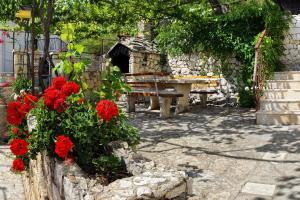 Fotografie z fotogalerie ubytování Apartments by the sea Mimice, Omis - 656 v destinaci Mimice
