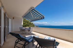 a balcony with chairs and a table and the ocean at Apartments by the sea Puntinak, Brac - 718 in Selca