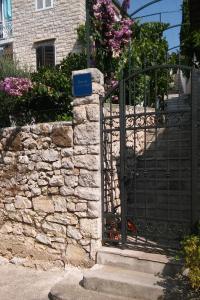 Fotografie z fotogalerie ubytování Apartments by the sea Milna, Brac - 735 v destinaci Milna