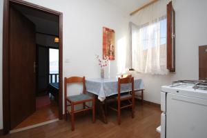 Kuchyňa alebo kuchynka v ubytovaní Apartment Postira 740b