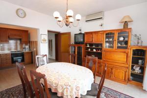 a dining room with a table and a kitchen at Apartments by the sea Stomorska, Solta - 778 in Stomorska